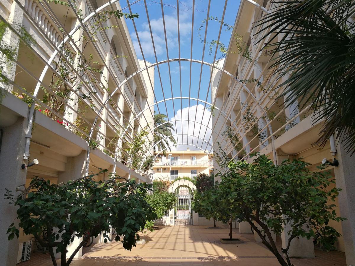 Apartamentos Versailles Villafortuny Buitenkant foto