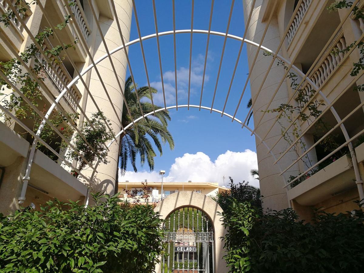 Apartamentos Versailles Villafortuny Buitenkant foto